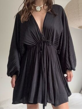 Free People billowy black satin mini dress XS
flowy
